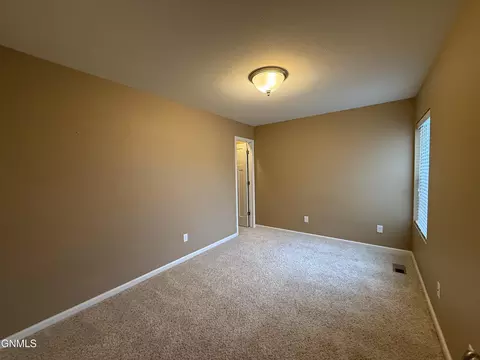 806 Bremner Ave, Bismarck, ND 58503 photo 23