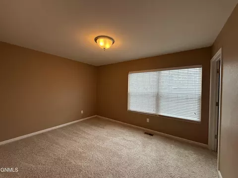806 Bremner Ave, Bismarck, ND 58503 photo 20