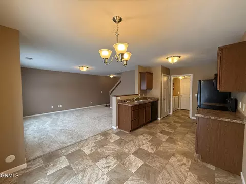806 Bremner Ave, Bismarck, ND 58503 photo 17