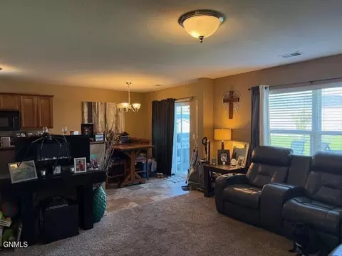Living - 810 Bremner Ave, Bismarck, ND 58503 photo 4 of 4