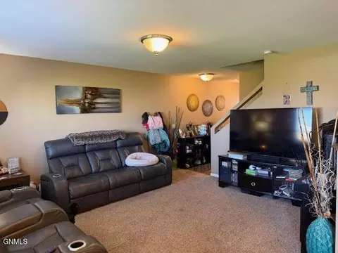 Living - 810 Bremner Ave, Bismarck, ND 58503 photo 3 of 4