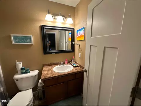Bath - 810 Bremner Ave, Bismarck, ND 58503 photo 1 of 5