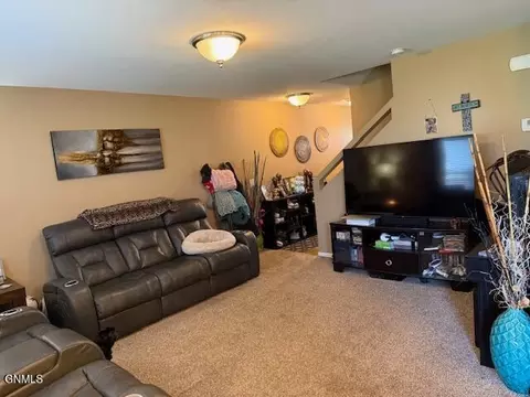 Living - 810 Bremner Ave, Bismarck, ND 58503 photo 2 of 4