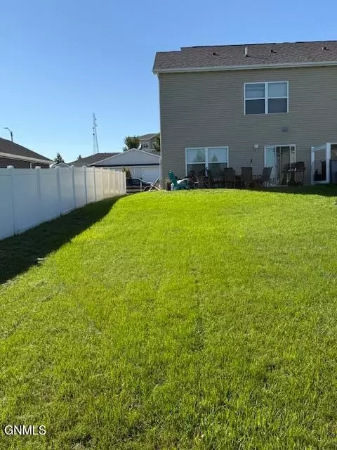 Exterior - 810 Bremner Ave, Bismarck, ND 58503 photo 1 of 1