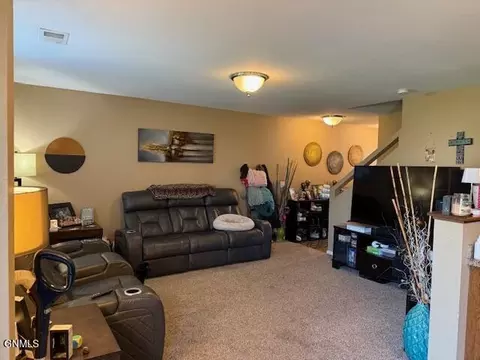 Living - 810 Bremner Ave, Bismarck, ND 58503 photo 1 of 4