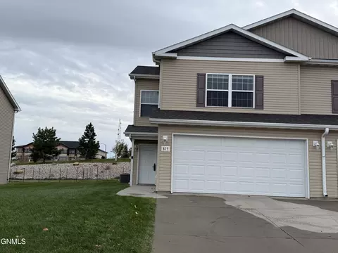 819 Bremner Ave, Bismarck, ND 58503