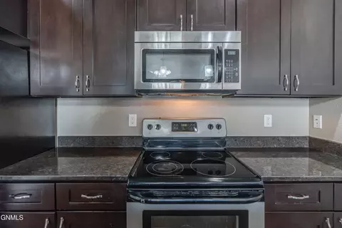 Kitchen - 809 Canada Ave, Bismarck, ND 58501 photo 6 of 8