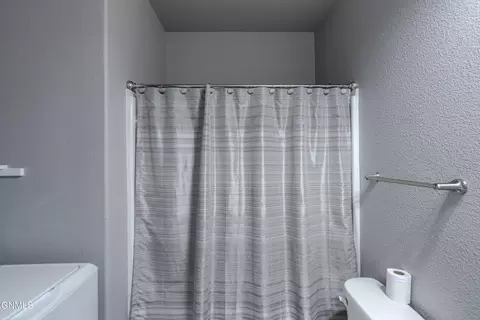 Bath - 809 Canada Ave, Bismarck, ND 58501 photo 2 of 5