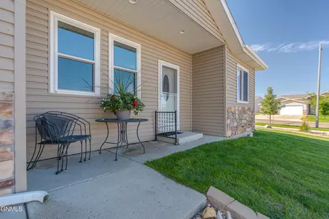 Exterior - 809 Canada Ave, Bismarck, ND 58501 photo 2 of 9