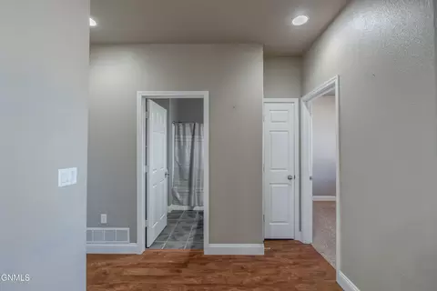 Entry Way - 809 Canada Ave, Bismarck, ND 58501 photo 3 of 4
