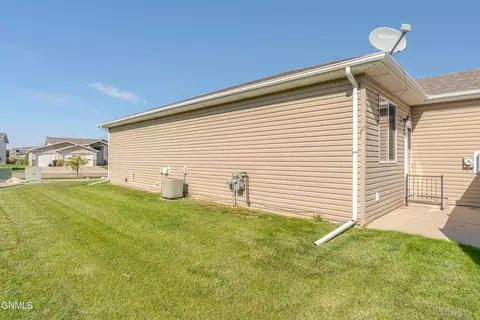 Exterior - 809 Canada Ave, Bismarck, ND 58501 photo 8 of 9