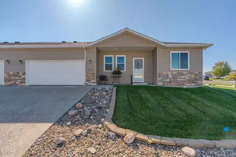 809 Canada Ave, Bismarck, ND 58501