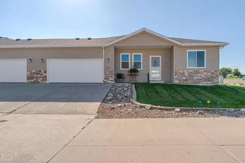 Exterior - 809 Canada Ave, Bismarck, ND 58501 photo 4 of 9