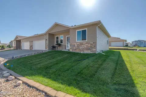 Exterior - 809 Canada Ave, Bismarck, ND 58501 photo 5 of 9