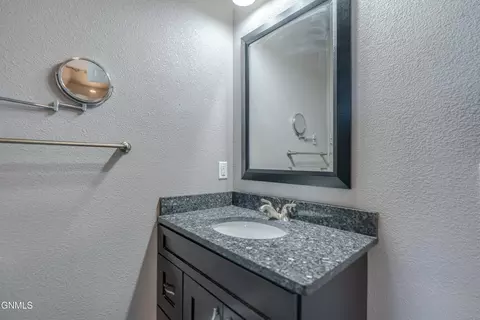 Bath - 809 Canada Ave, Bismarck, ND 58501 photo 4 of 5