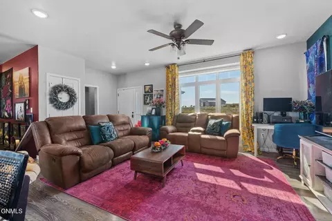 Living - 14753 Baxter St, Williston, ND 58801 photo 2 of 3