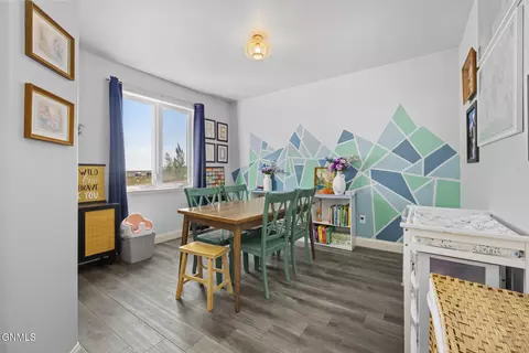 Dining - 14753 Baxter St, Williston, ND 58801 photo 2 of 3