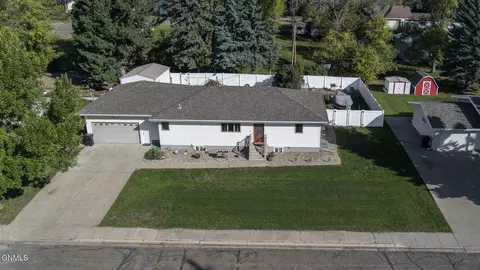 212 Main St E, Center, ND 58530
