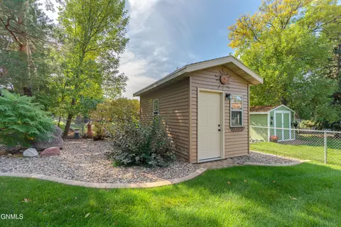 213 Redstone Dr, Bismarck, ND 58503 photo 60