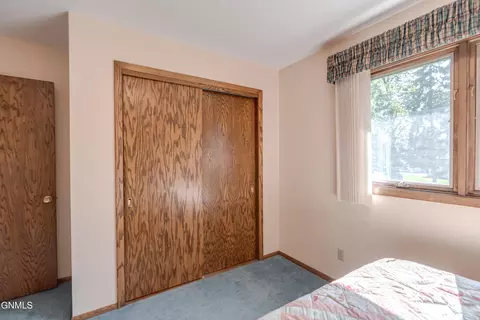 213 Redstone Dr, Bismarck, ND 58503 photo 28