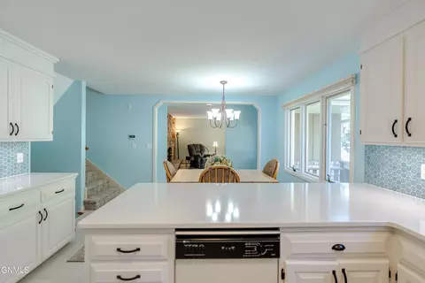 213 Redstone Dr, Bismarck, ND 58503 photo 16