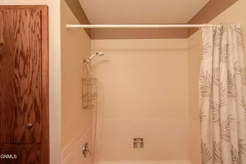 213 Redstone Dr, Bismarck, ND 58503 photo 35