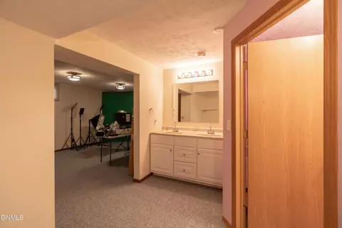 213 Redstone Dr, Bismarck, ND 58503 photo 48