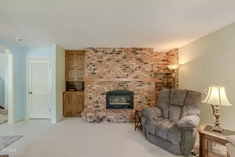 213 Redstone Dr, Bismarck, ND 58503 photo 10