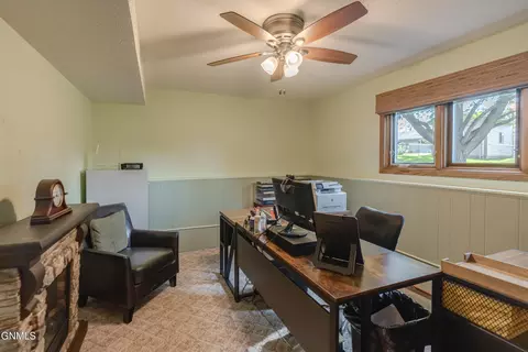 213 Redstone Dr, Bismarck, ND 58503 photo 43