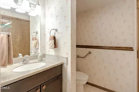 213 Redstone Dr, Bismarck, ND 58503 photo 41