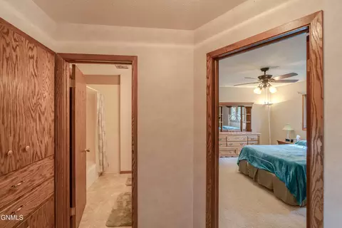 213 Redstone Dr, Bismarck, ND 58503 photo 23
