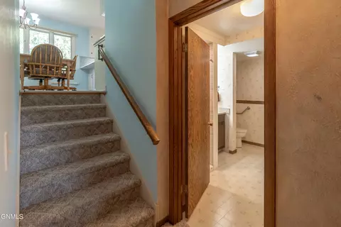 213 Redstone Dr, Bismarck, ND 58503 photo 37