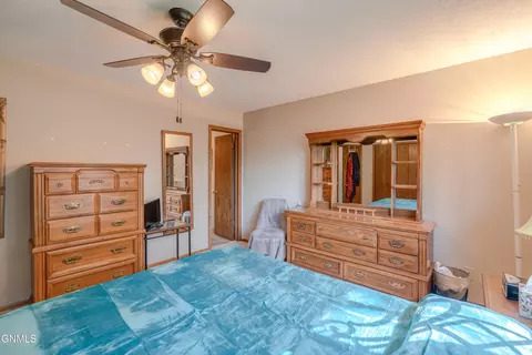 213 Redstone Dr, Bismarck, ND 58503 photo 31