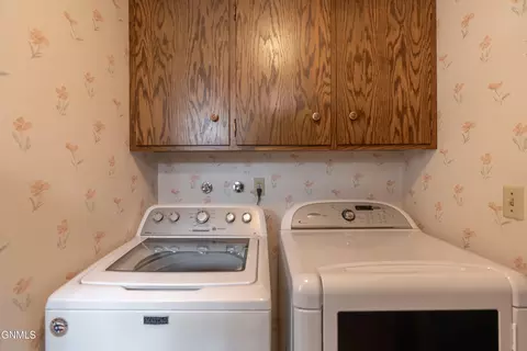 213 Redstone Dr, Bismarck, ND 58503 photo 42