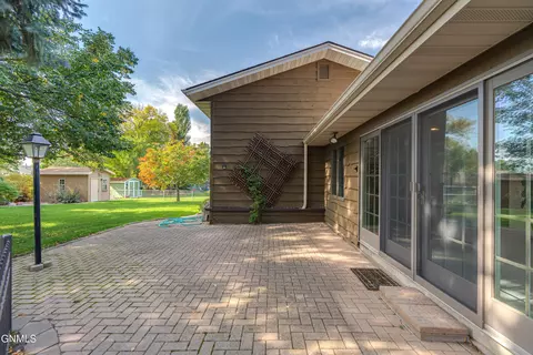 213 Redstone Dr, Bismarck, ND 58503 photo 58