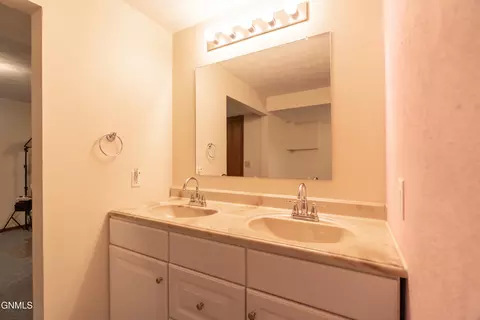 213 Redstone Dr, Bismarck, ND 58503 photo 49