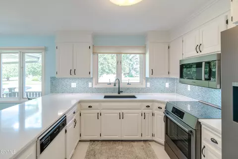 213 Redstone Dr, Bismarck, ND 58503 photo 13