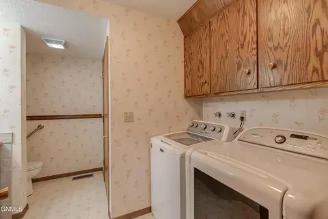 213 Redstone Dr, Bismarck, ND 58503 photo 38