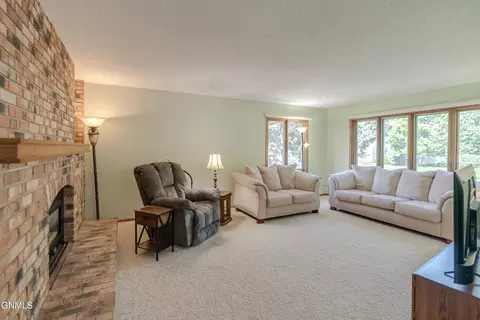 213 Redstone Dr, Bismarck, ND 58503 photo 6