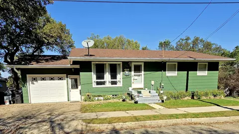 337 6th St SE, Valley City, ND 58072