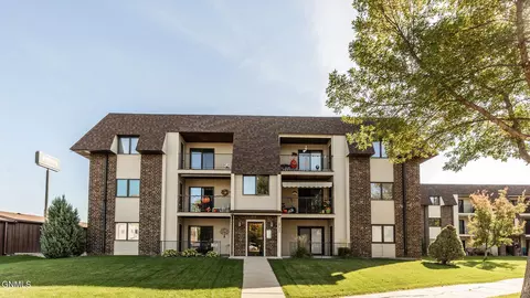 2723 Gateway Ave, Bismarck, ND 58503