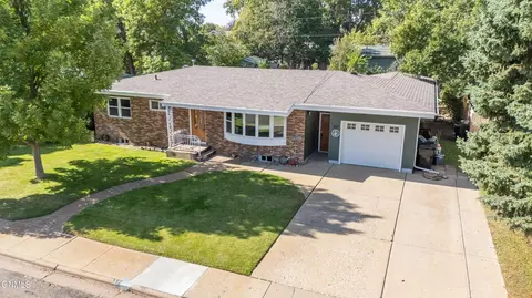 801 10th Ave W, Dickinson, ND 58601