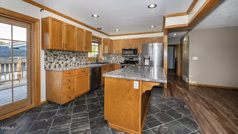 418 Munich Dr, Bismarck, ND 58504 photo 7