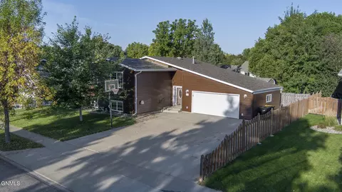 418 Munich Dr, Bismarck, ND 58504 photo 41