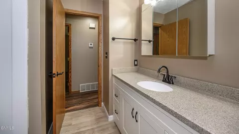 418 Munich Dr, Bismarck, ND 58504 photo 22