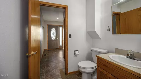 418 Munich Dr, Bismarck, ND 58504 photo 19