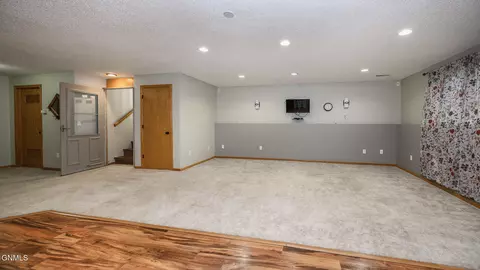 418 Munich Dr, Bismarck, ND 58504 photo 30