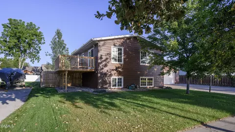 418 Munich Dr, Bismarck, ND 58504 photo 4