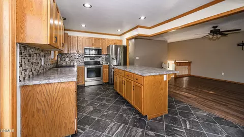 418 Munich Dr, Bismarck, ND 58504 photo 8