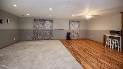 418 Munich Dr, Bismarck, ND 58504 photo 27